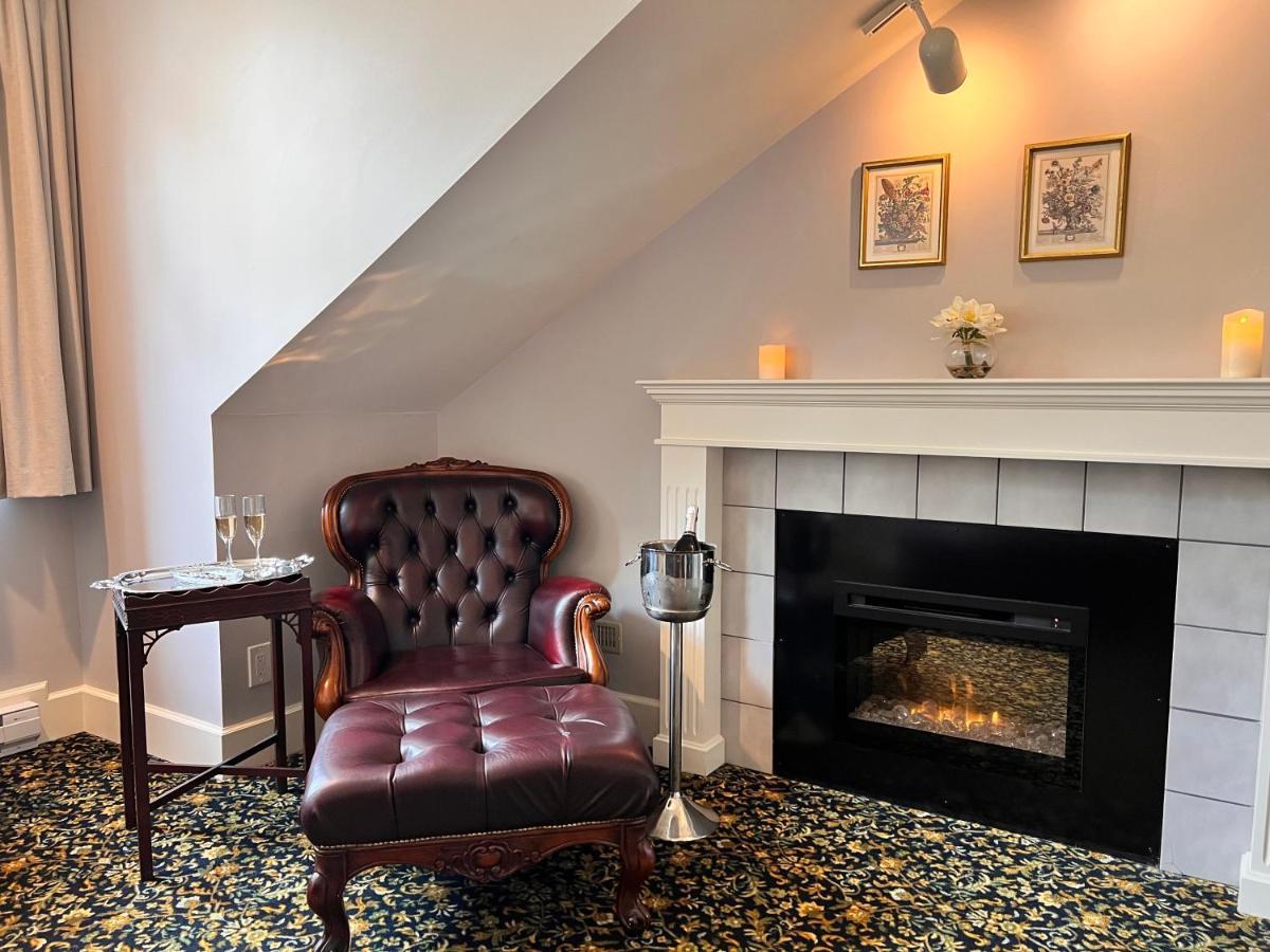 فندق Woodstone Manor Inc. Sturdies Bay المظهر الخارجي الصورة