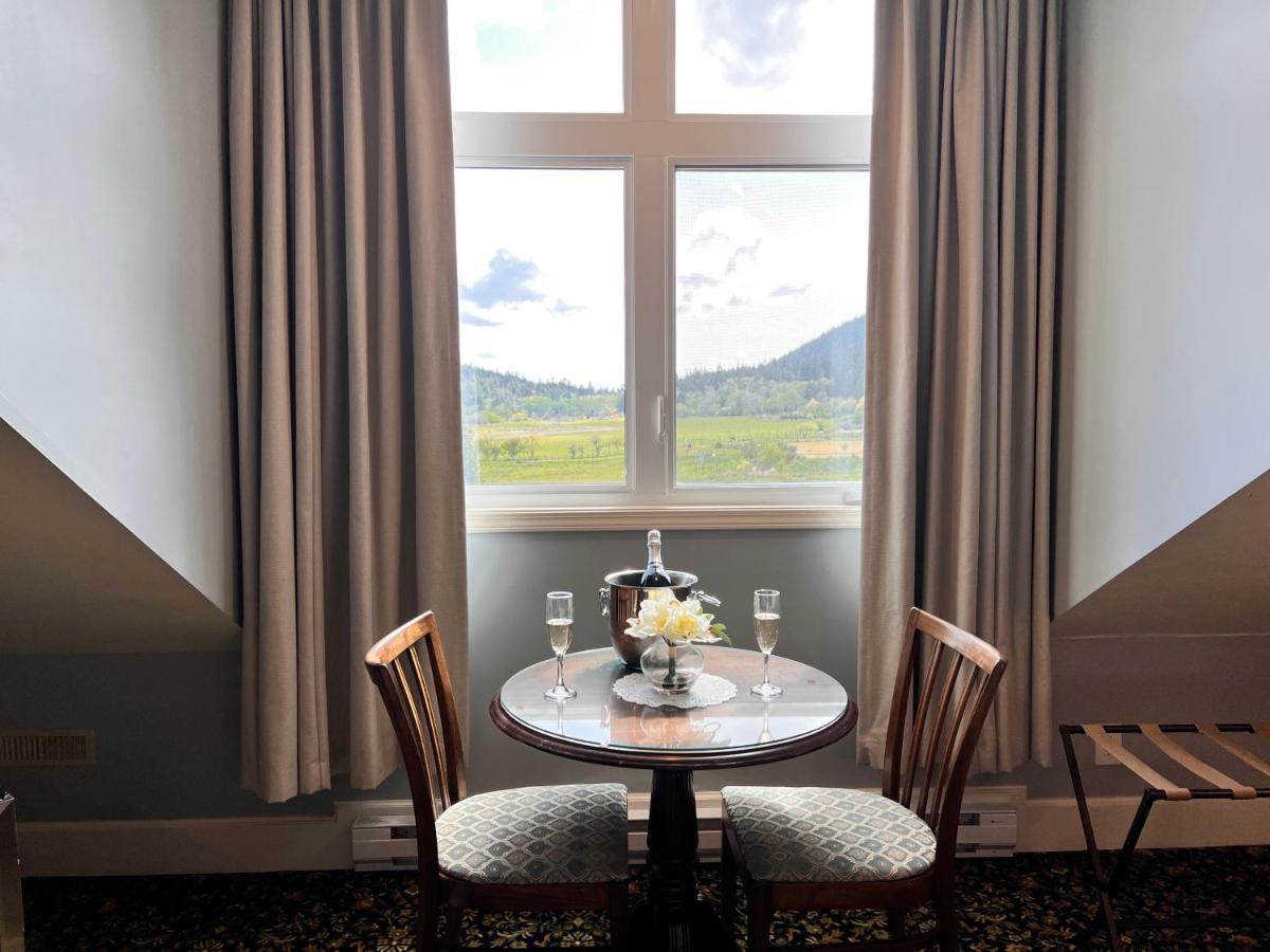 فندق Woodstone Manor Inc. Sturdies Bay المظهر الخارجي الصورة