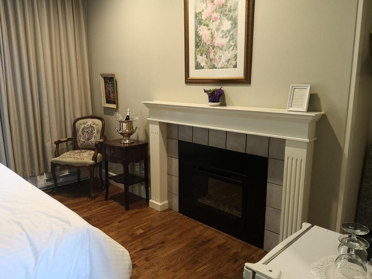 فندق Woodstone Manor Inc. Sturdies Bay المظهر الخارجي الصورة
