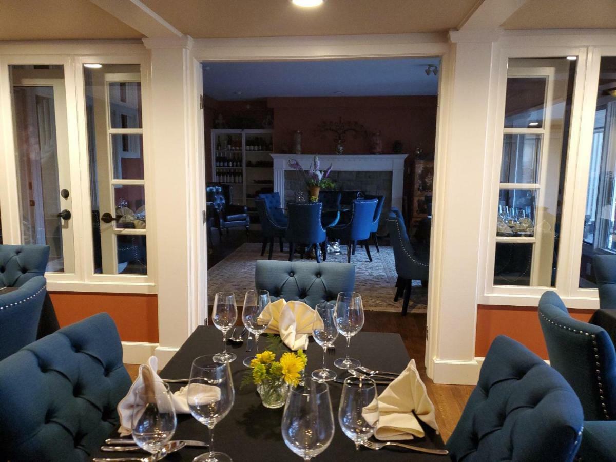 فندق Woodstone Manor Inc. Sturdies Bay المظهر الخارجي الصورة