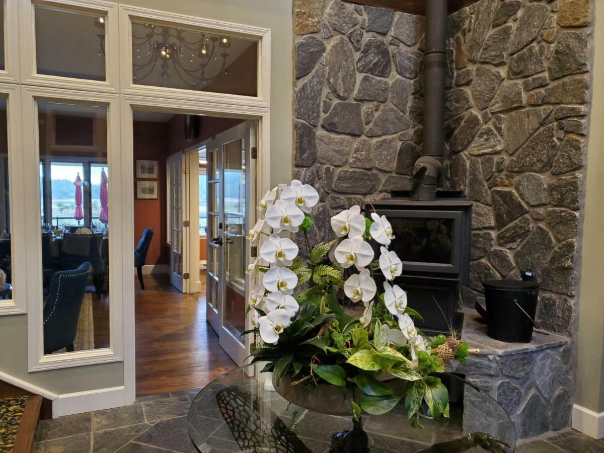 فندق Woodstone Manor Inc. Sturdies Bay المظهر الخارجي الصورة