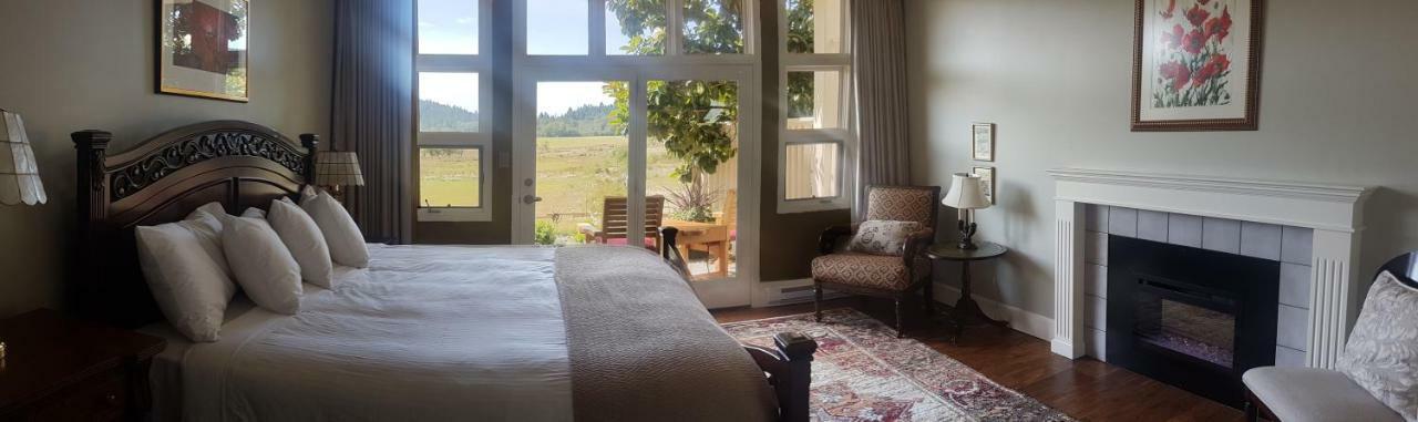 فندق Woodstone Manor Inc. Sturdies Bay المظهر الخارجي الصورة